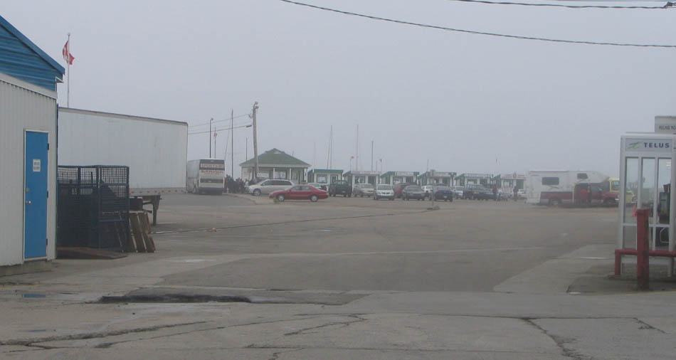 HavreSaintPierre, aéroport, port, kiosques pour des excursions vers